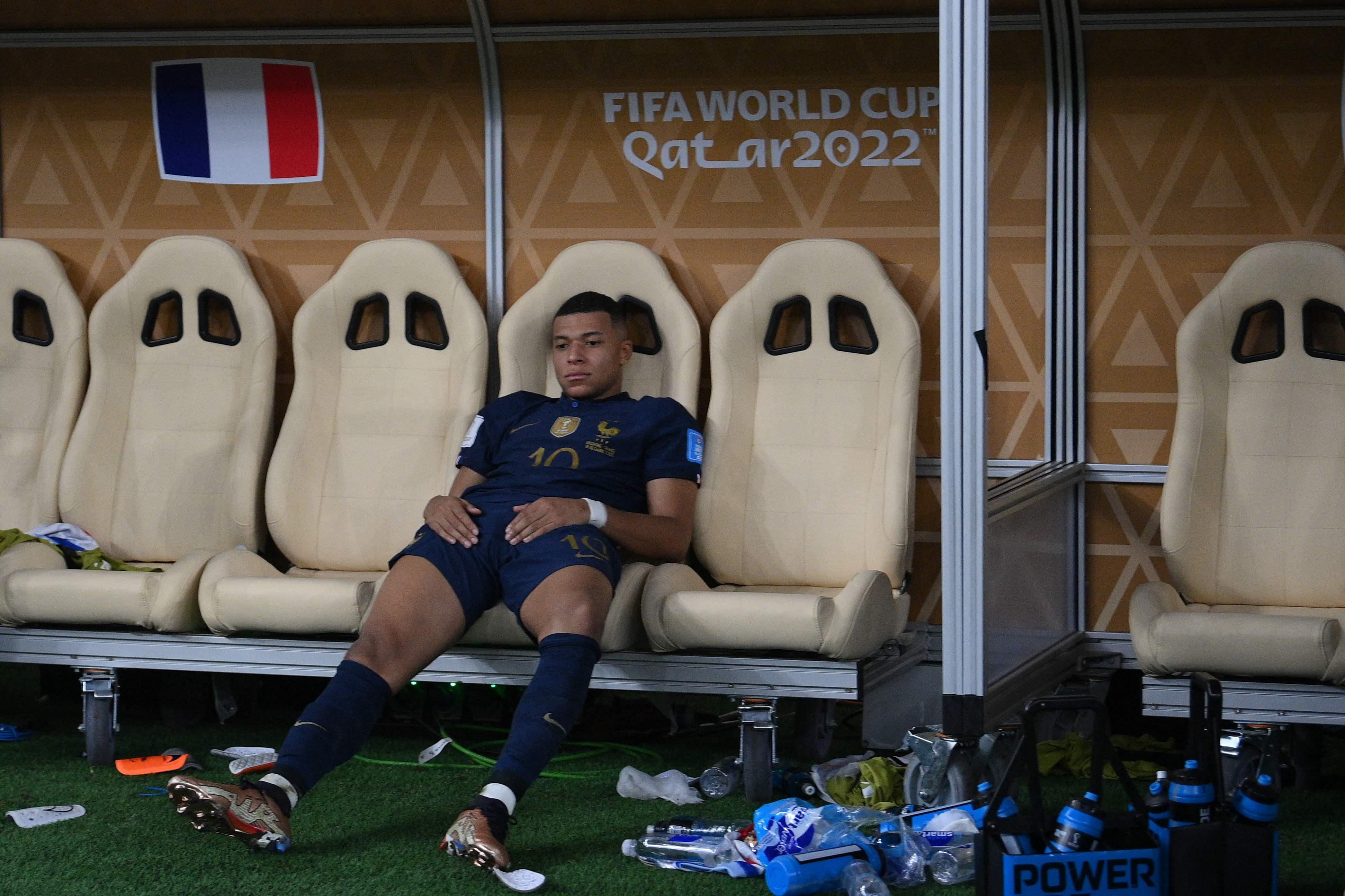 Arjantin-Fransa maçı finalinde Kylian Mbappe yıkıldı