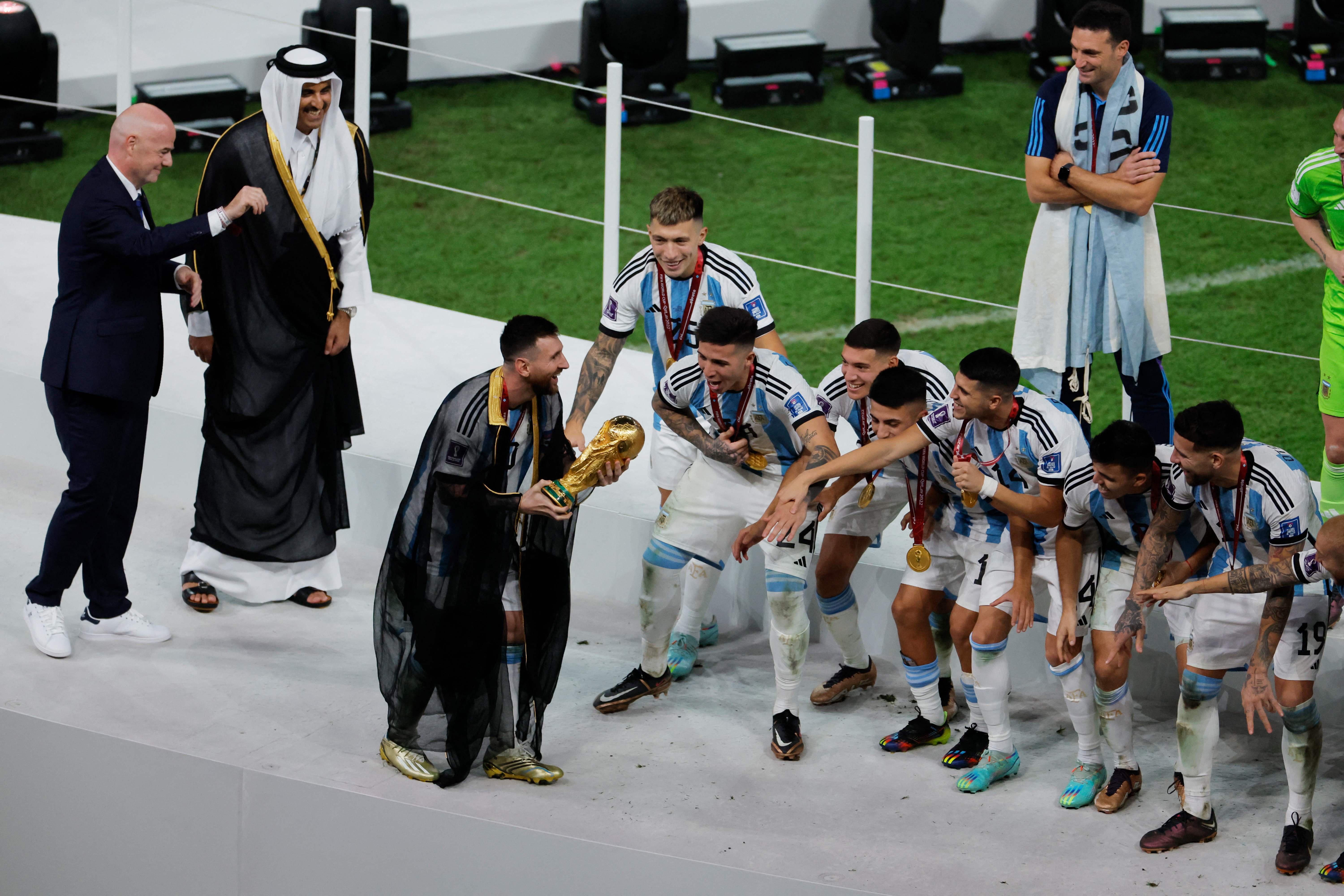 Lionel Messi kupa töreninde şaştı kaldı Katar Emirinden sürpriz kıyafet hamlesi