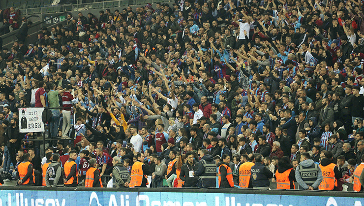 Trabzonsporun yıldızı Abdülkadir Ömür Fenerbahçeyi bekliyor