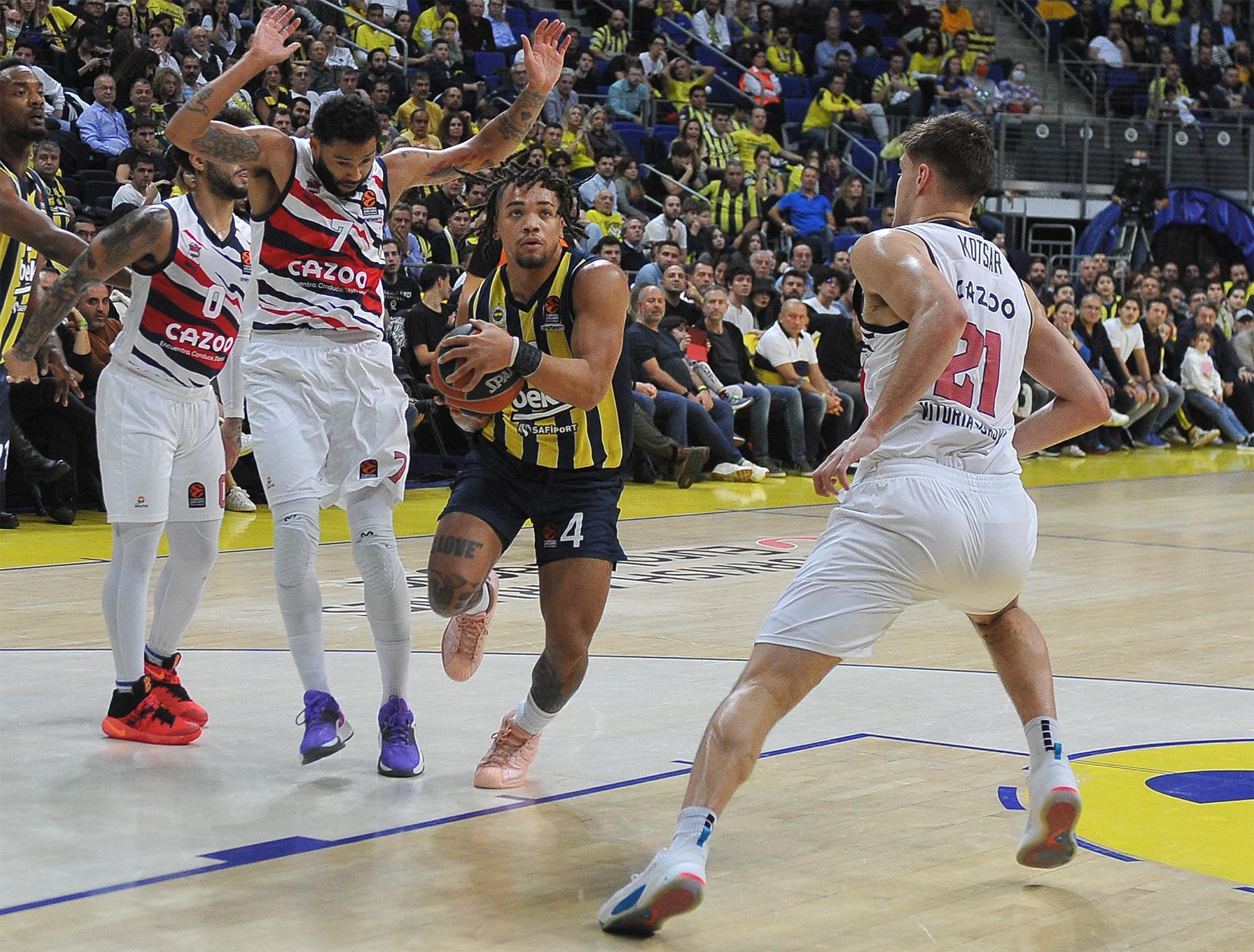 (ÖZET) Fenerbahçe Beko - Baskonia maç sonucu: 70-76