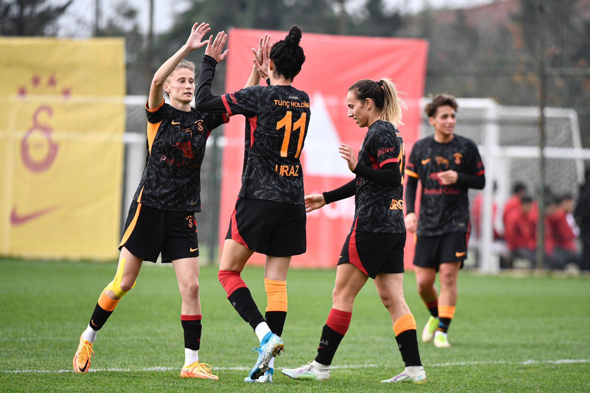 Kadın Futbol Süper Ligi: Galatasaray Petrol Ofisi: 13 - Kireçburnu: 1