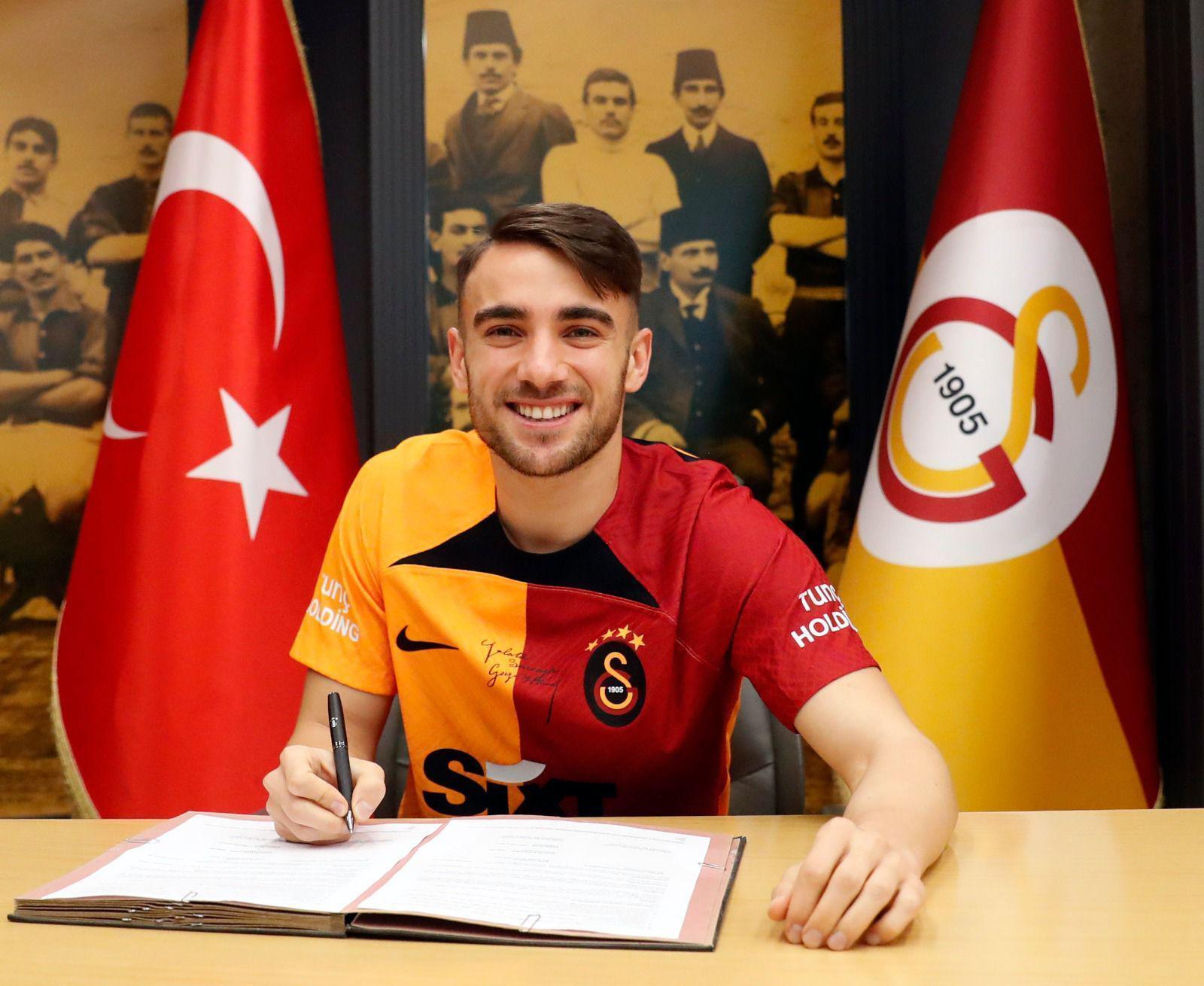Galatasarayın yıldızından tatilde transfer flörtü Kafa karıştırdı