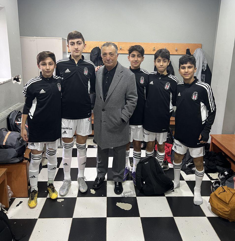 Ahmet Nur Çebiden Beşiktaş akademisine ziyaret