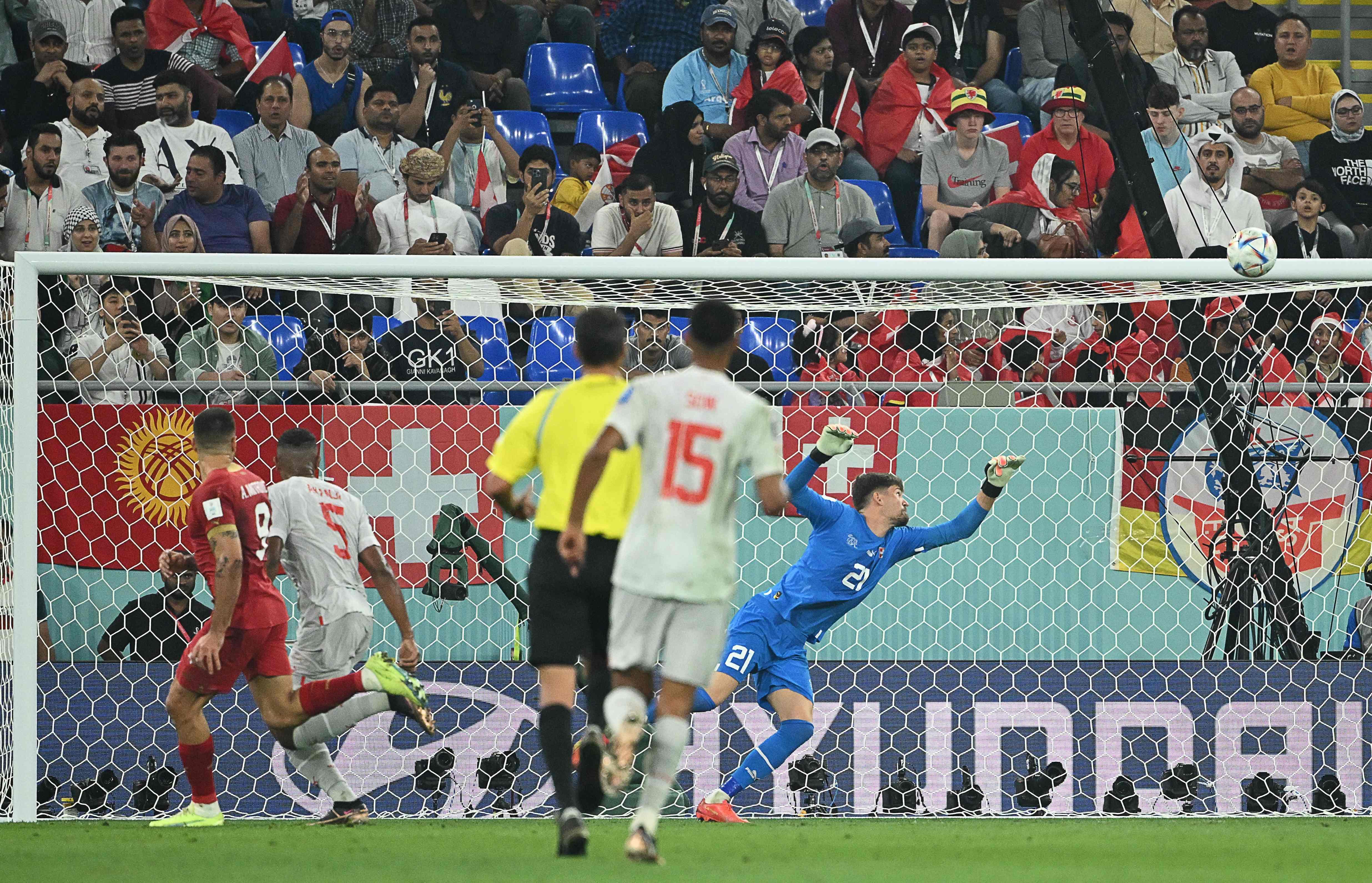 (ÖZET) Sırbistan - İsviçre maç sonucu: 2-3 (2022 Dünya Kupası G Grubu) | İsviçre, son 16da