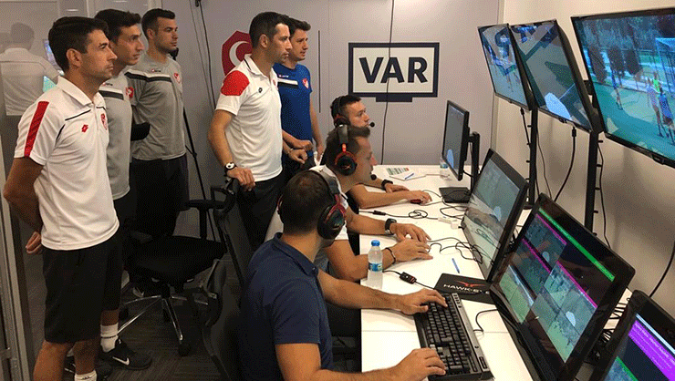 Türk futbolunda yabancı VAR hakemi dönemi başlıyor Çarpıcı sözler: Ateşe körük