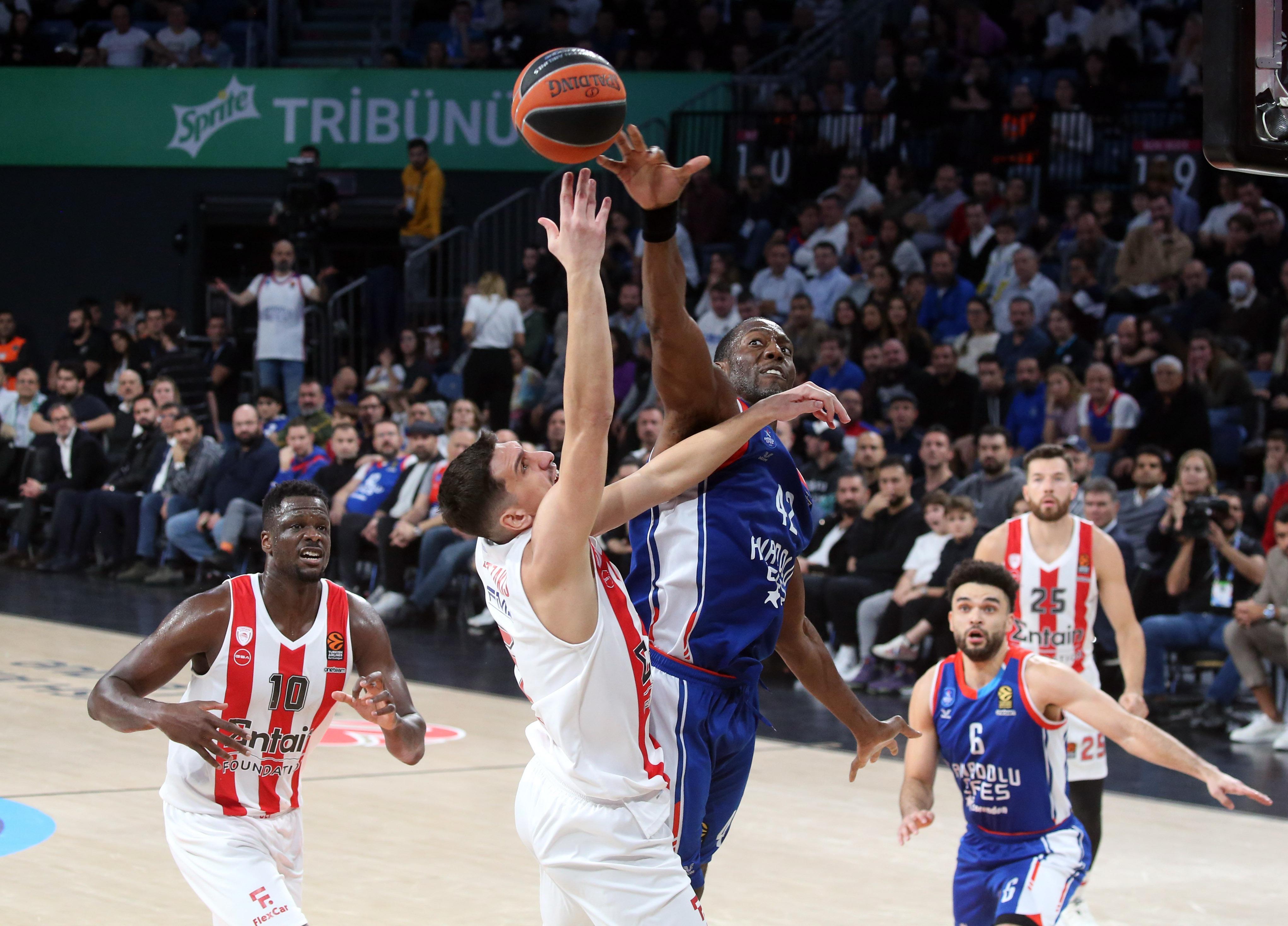 (ÖZET) Anadolu Efes - Olympiacos maç sonucu: 82-71