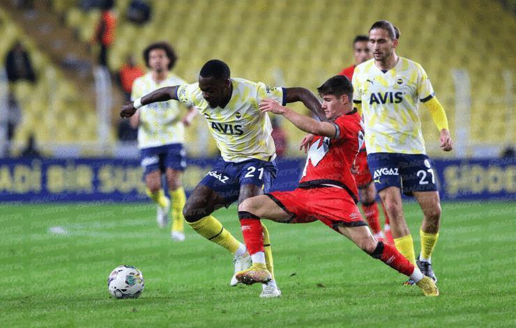 Fenerbahçede sakatlık şoku Mert Hakan görünce yıkıldı