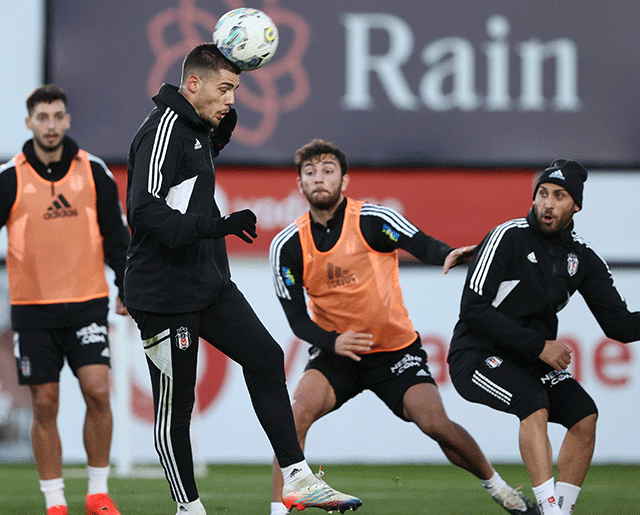 Beşiktaş yolları ayırıyor Karar verildi...