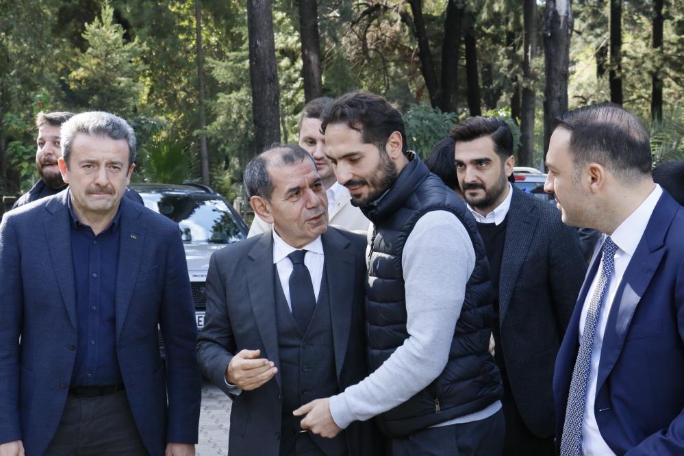 Fatih Terimin annesi Nuriye Terim son yolculuğuna uğurlandı