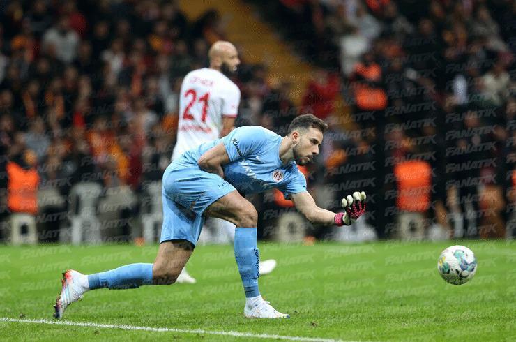 Galatasaray-Antalyaspor maçı sonrası hakemler açıkladı Kırmızı verilmedi, gol öncesi faul...