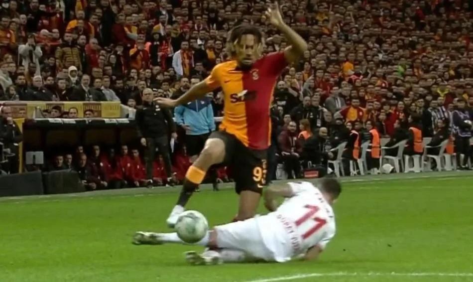 Galatasaray-Antalyaspor maçı sonrası hakemler açıkladı Kırmızı verilmedi, gol öncesi faul...