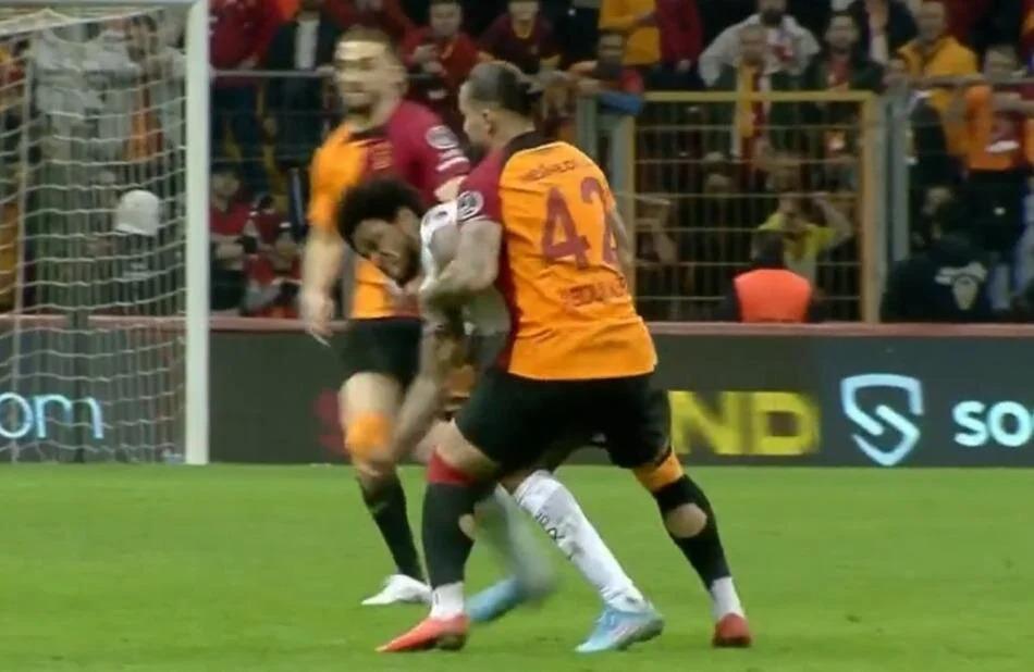 Galatasaray-Antalyaspor maçı sonrası hakemler açıkladı Kırmızı verilmedi, gol öncesi faul...