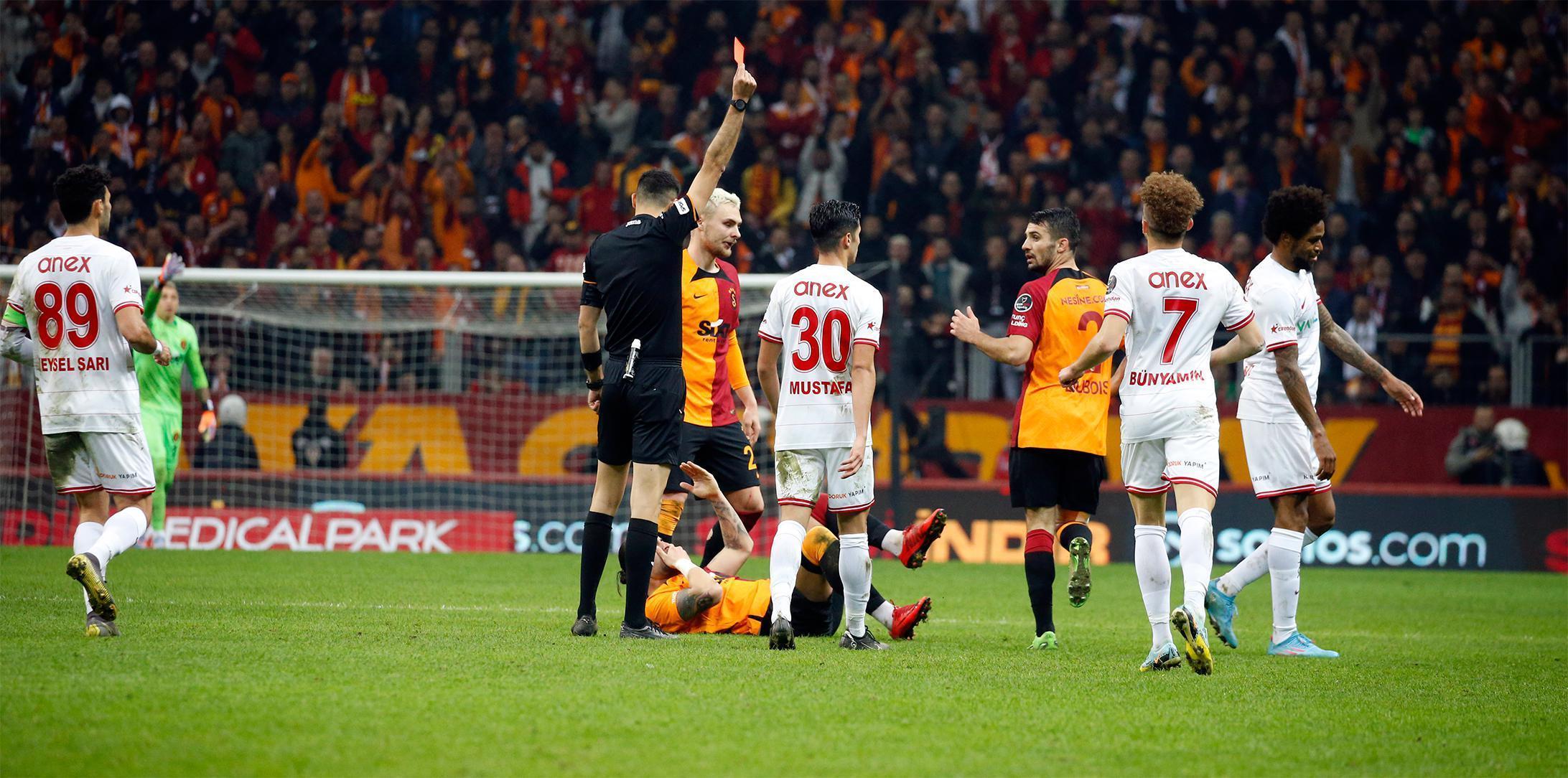 Galatasarayda Abdülkerim Bardakcı cezalı duruma düştü