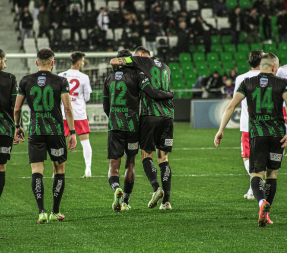 Sakaryaspor-Altınordu maç sonucu: 2-1