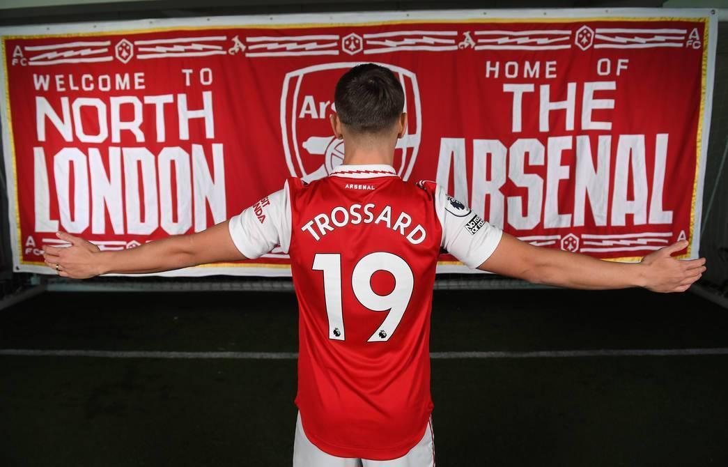 Leandro Trossard resmen Arsenalda