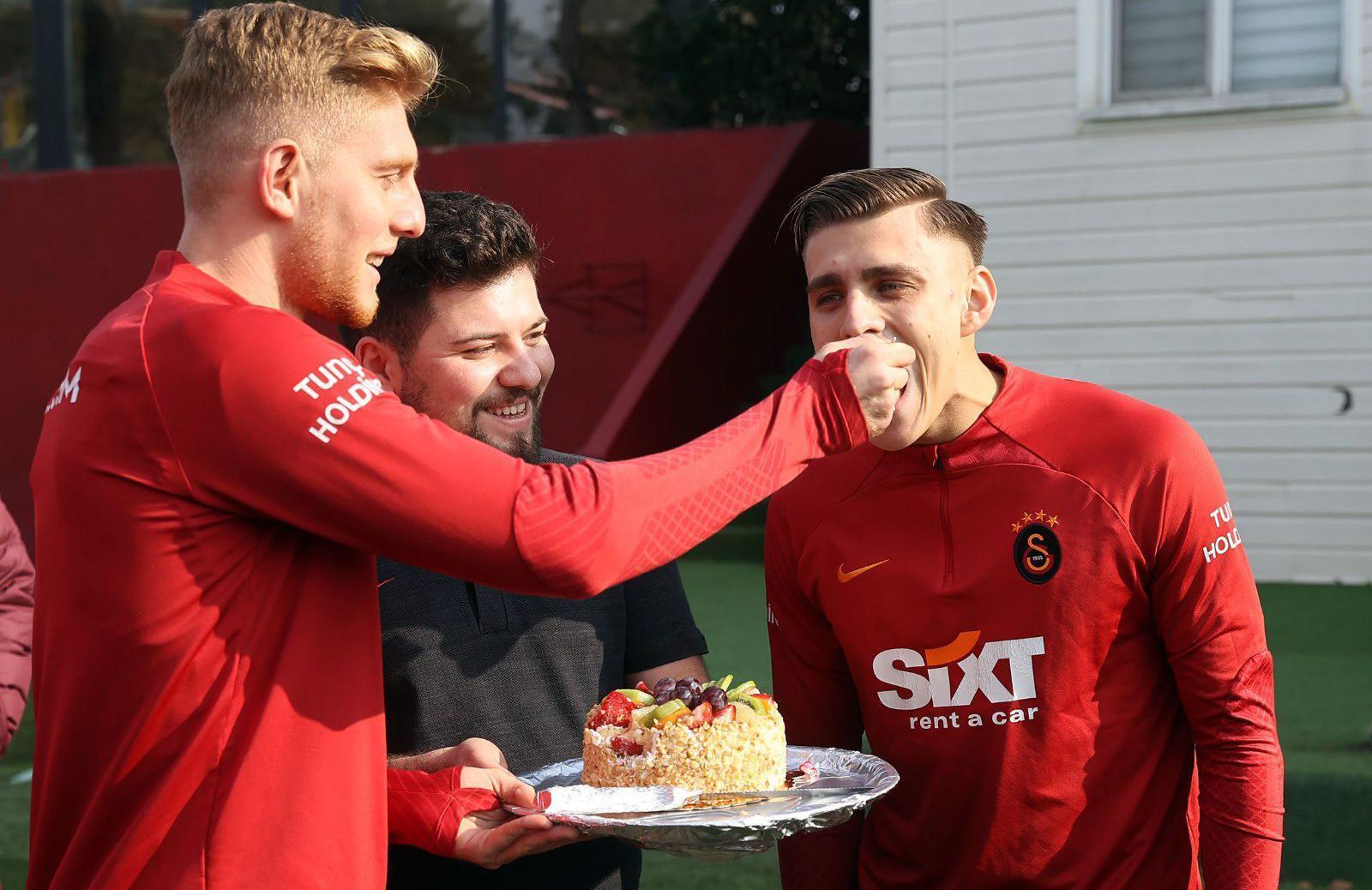 Galatasarayın gözdesi gemileri yaktı Transfer için takımından izin istedi