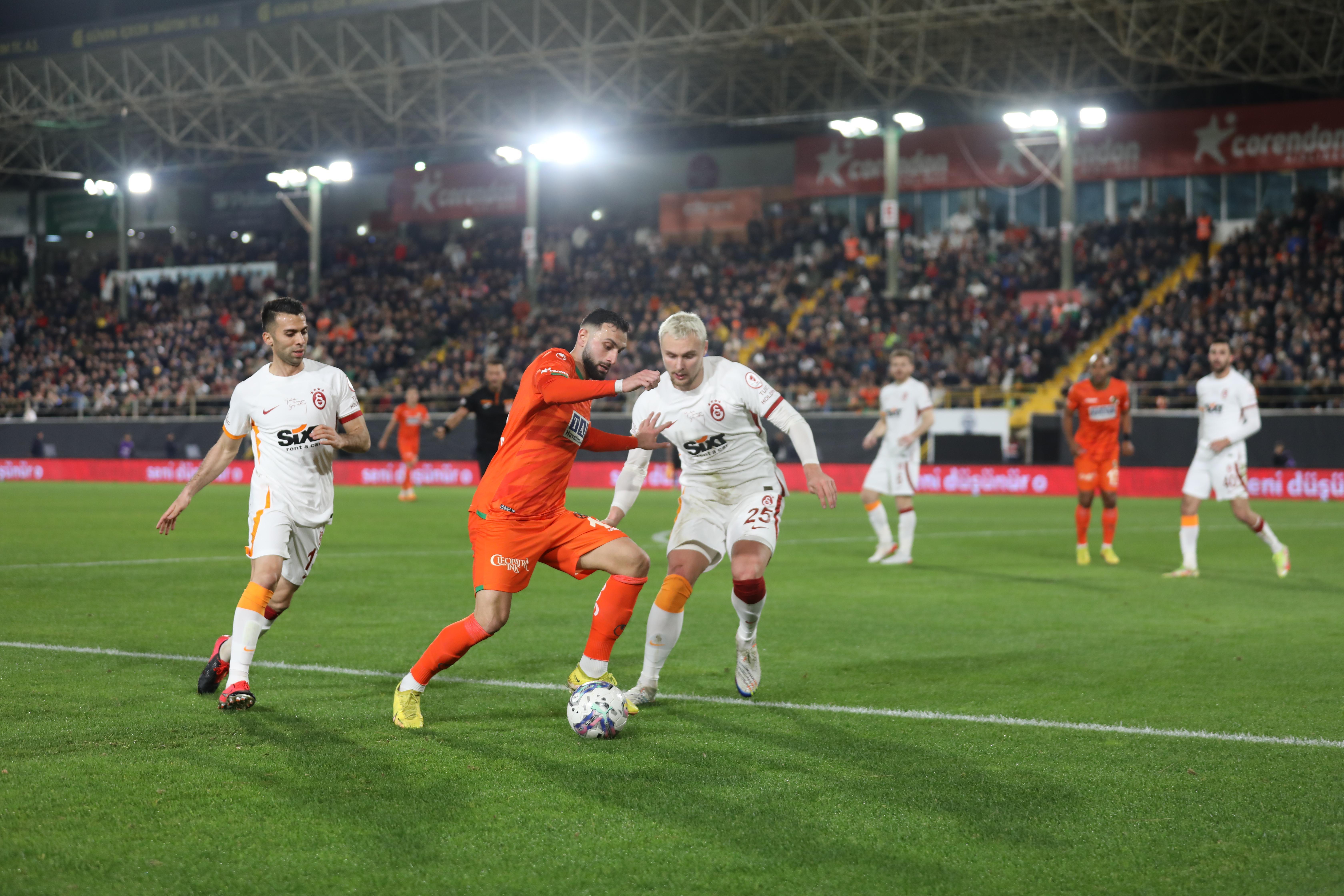 Galatasaray çeyrek finalde (ÖZET) Alanyaspor-Galatasaray maç sonucu: 1-2