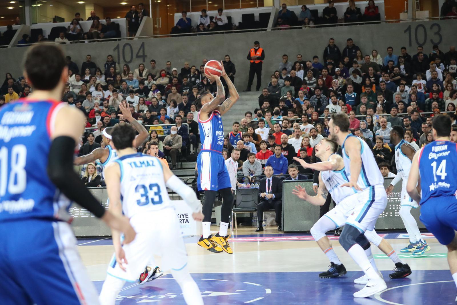 Anadolu Efes ilk yarıyı Yukatel Merkezefendi Belediyesi Basketi konuk ediyor