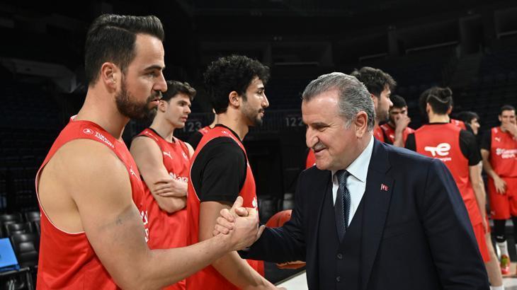 Bakan Bak'tan A Milli Erkek Basketbol Takımı'na destek - Basketbol  Haberleri - Spor
