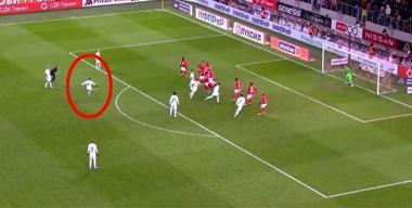 Yusuf Yazıcı'dan harika frikik golü! (VİDEO)