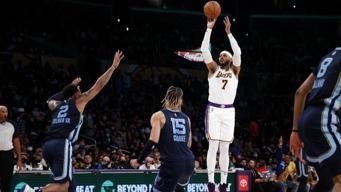 NBA'de Lakers, ilk galibiyetini Memphis Grizzlies karşısında aldı