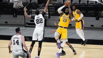 Lakers'ta LeBron James, San Antonio Spurs karşısında tarihe geçti