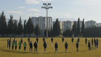 Akhisarspor depremzedeleri andı