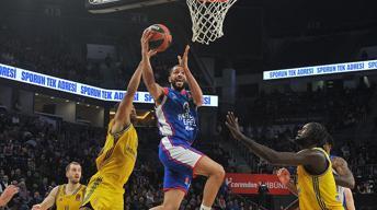 (ÖZET) Anadolu Efes - ALBA Berlin maç sonucu: 85-84 | Nefes kesen maç Efes'in!