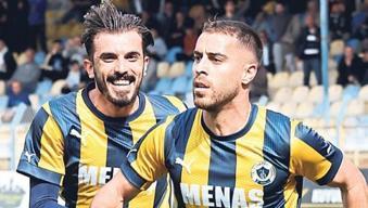 Menemen FK'da sürpriz iki ayrılık