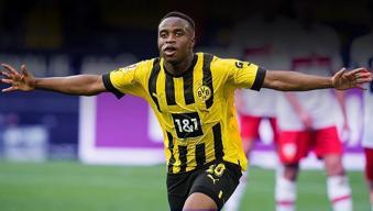 Film senaryosu gibi! Moukoko'nun babası gündeme bombayı bıraktı: Yaşı doğru değil, anne ve babası öz değil...