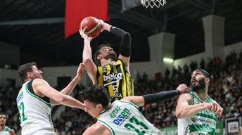 Bursaspor Yörsan - Fenerbahçe Beko maç sonucu: 97-98
