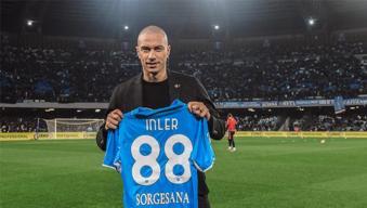 Napoli taraftarlarından Gökhan İnler'e büyük onur