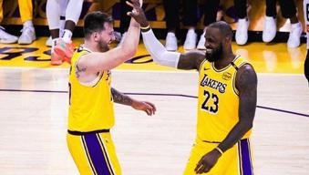 Doncic Lakers formasıyla sahne aldı