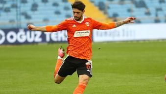 Adanaspor-Ümraniyespor maçında ilginç an! Hakeme çarptı, Mirza Cihan'ın golü iptal edildi