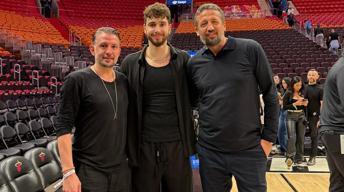 TBF Başkanı Türkoğlu ve yönetim kurulu üyelerinden milli basketbolcu Alperen Şengün'e ziyaret