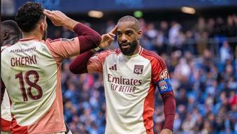 Alexander Lacazzete'e tatsız haber! Maç oynanırken...