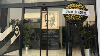 Altay'da yönetime siyah çelenk protestosu