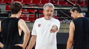 Karşıyaka Basketbol antrenmanlara başladı