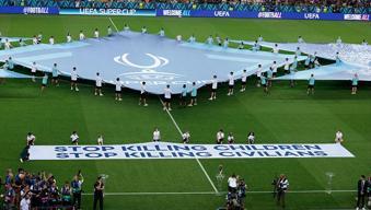 PSG-Tottenham maçında olay: 'İğreniyoruz, korkaklar!' UEFA'nın pankartı dikkat çekti, İsrail'in adı yine geçmedi...