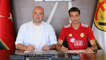 Eskişehirspor, Arda Baran Çubuk ile profesyonel sözleşme imzaladı