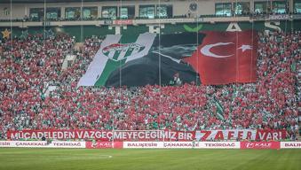 Bursaspor - 1461 Trabzon FK maçında 30 Ağustos coşkusu: 41 bin 680 biletli seyirci izledi