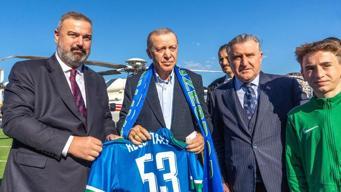Cumhurbaşkanı Erdoğan, Çaykur Rizespor Futbol Kulübü ve Rize Çay İlkokulunu ziyaret etti