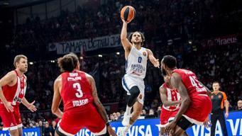 Anadolu Efes'ten Pire'de enfes galibiyet! Olympiakos - Anadolu Efes maç sonucu 78-82