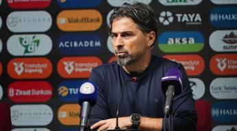 Çaykur Rizespor Teknik Direktörü İlhan Palut mağlubiyetten dolayı ügün