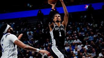 San Antonio Spurs sezona farklı galibiyetle başladı