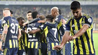 Fenerbahçe galibiyet serisini 4 maça çıkardı, zirvede puan farkı 1'e indi... Fenerbahçe - Kayserispor maç sonucu 4-2
