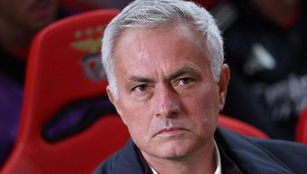Jose Mourinho, Portekiz'de ortalığı birbirine kattı! Hakemin üzerine yürüdü...