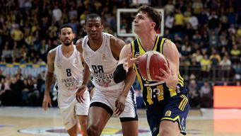 Tarihe geçecek derbide Fenerbahçe Beko son topta güldü... Fenerbahçe Beko - Anadolu Efes maç sonucu 97-94