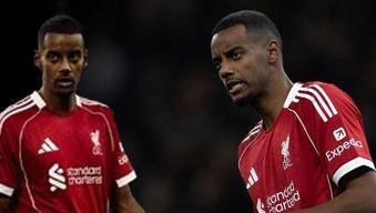 Alexander Isak ameliyat oldu! Yıldız ismin bacağı kırılmıştı