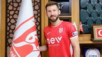 Balıkesirspor forvet Akın Arıcan'ı renklerine bağladı